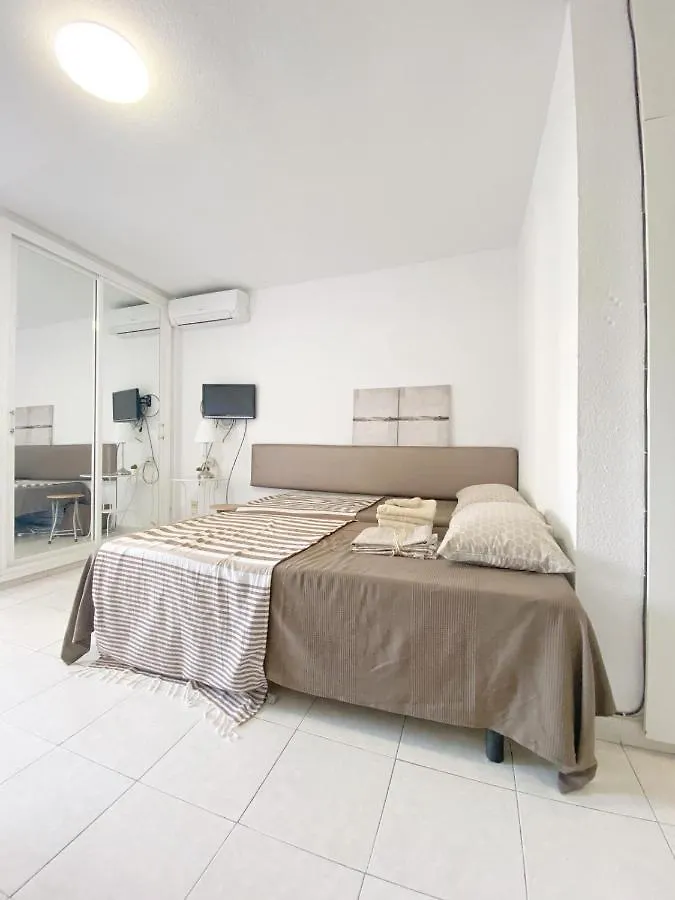 797 Holiday Rentals- Luminoso estudio en Arroyo de la Miel Benalmádena España